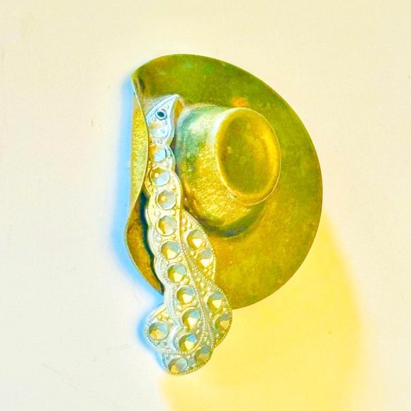 Vintage Cavalier Brass Cowboy Hat Rhinestone Feather Plume Brooch Pin - Picture 3 of 10